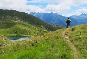 58 Proseguiamo in discesa sul sent. 204A con vista sul Lago delle trote